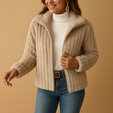 Long fleece jacket for women with stand collar, practical pockets, and cozy fit, available in beige, gray, black, and blue.